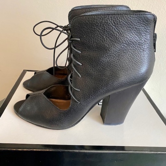 Nine West Peep toe lace up booties, Size Women's 7.5 - Picture 5 of 16